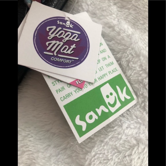 SANUK softest yoga-mat sandals in delicate floral multi-colors, NWT, Sz 9 - Picture 2 of 7